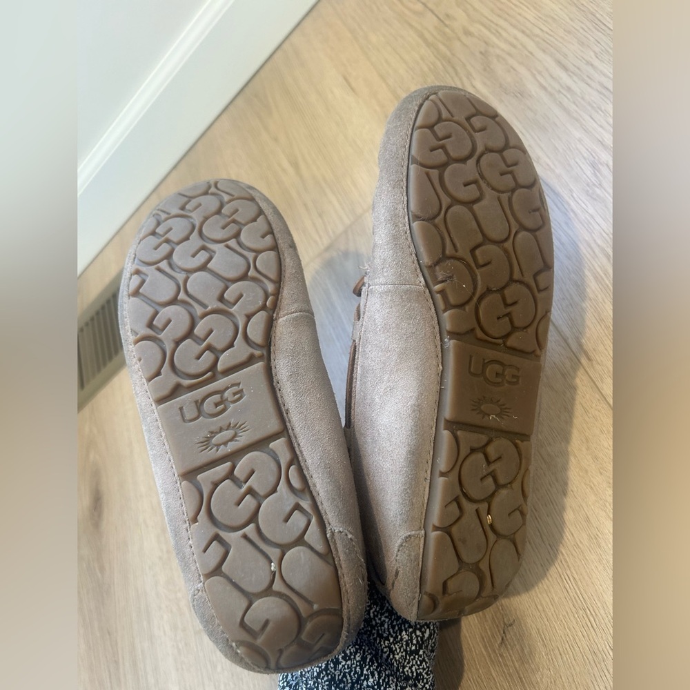 UGG Dakota Suede Shearling Moccasin Slippers Shoes Womens Size 9 Gray Winter - Picture 9 of 12